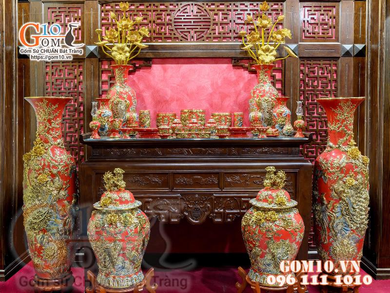 Bộ bàn thờ gia tiên cơ bản với đầy đủ vật phẩm cần thiết để thờ cúng tổ tiên tại nhà