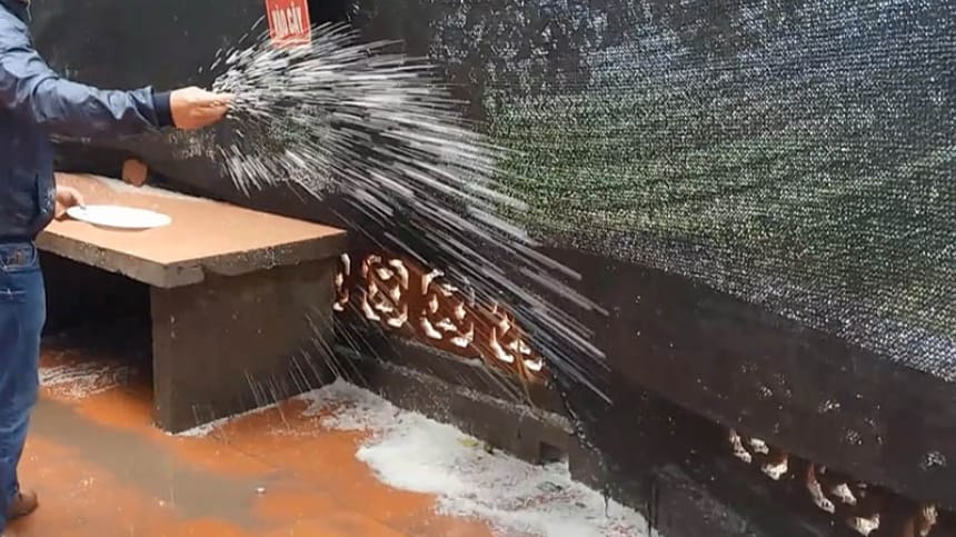 Xử lý gạo muối và đồ mã sau khi cúng