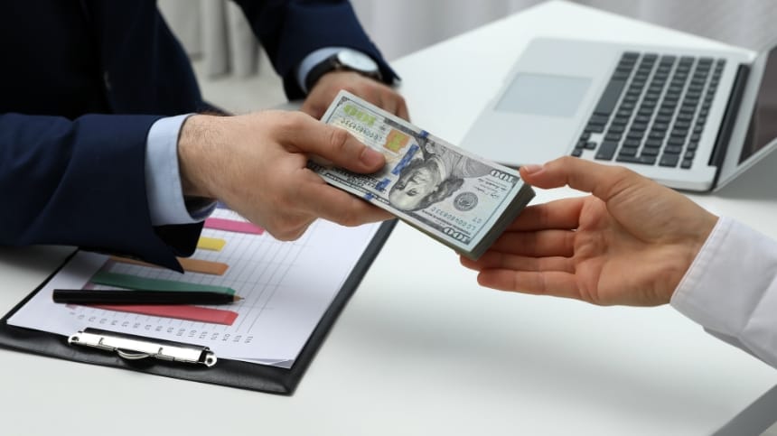 Lấy tiền rồi trả lại