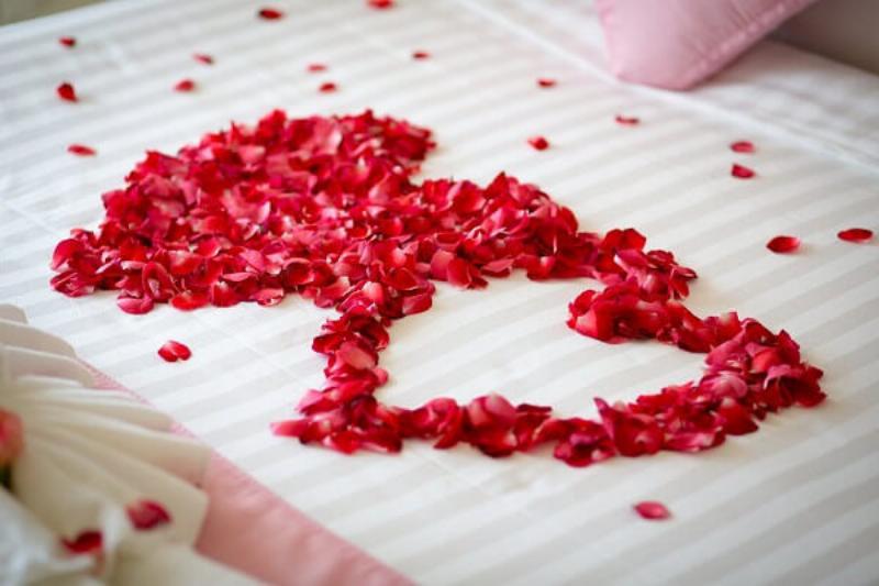 Chuẩn bị phòng tân hôn trang trí lãng mạn