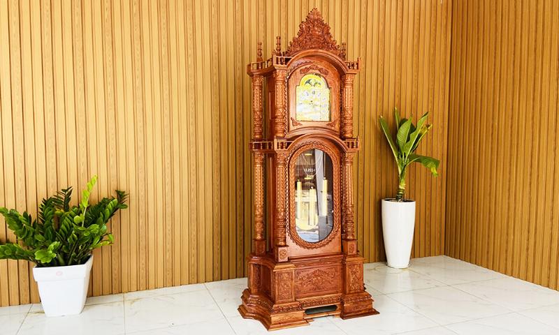 Đồng hồ cây gỗ quý chạm khắc tinh xảo thể hiện giá đồng hồ gỗ trang trí phòng khách cao cấp