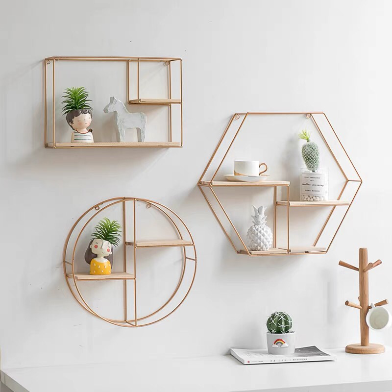 Kệ 2 tầng với chất liệu đa dạng: gỗ, kim loại, kính, phù hợp mọi không gian