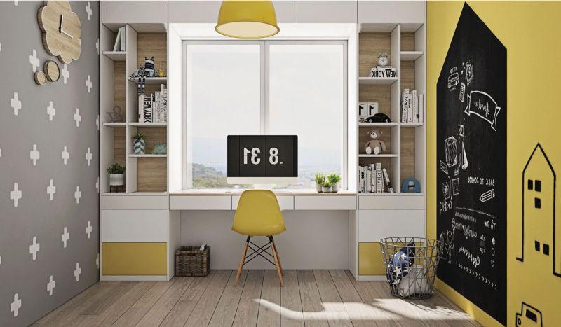 Một góc phòng làm việc tại nhà gọn gàng với bàn gỗ, ghế công thái học, ánh sáng tự nhiên từ cửa sổ và kệ sách nhỏ chứa tài liệu, tạo không gian làm việc hiệu quả.