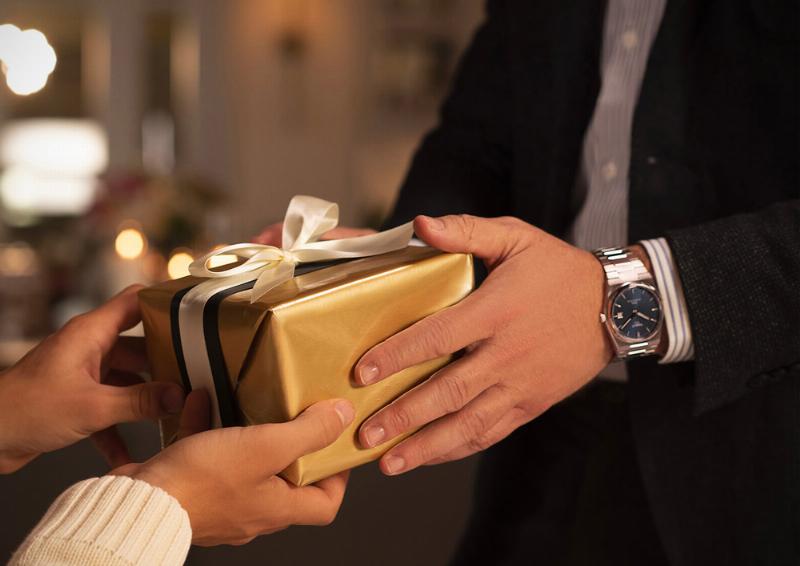 Những món quà tân gia cần khéo léo tránh