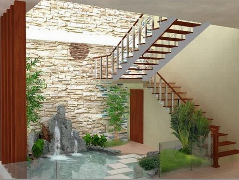 Thiết kế tiểu cảnh gầm cầu thang phòng khách với cây xanh, mang thiên nhiên vào nhà