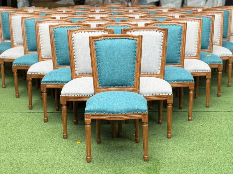 Bộ sofa gỗ tân cổ điển với đường nét tinh xảo, mang vẻ đẹp vượt thời gian cho phòng khách