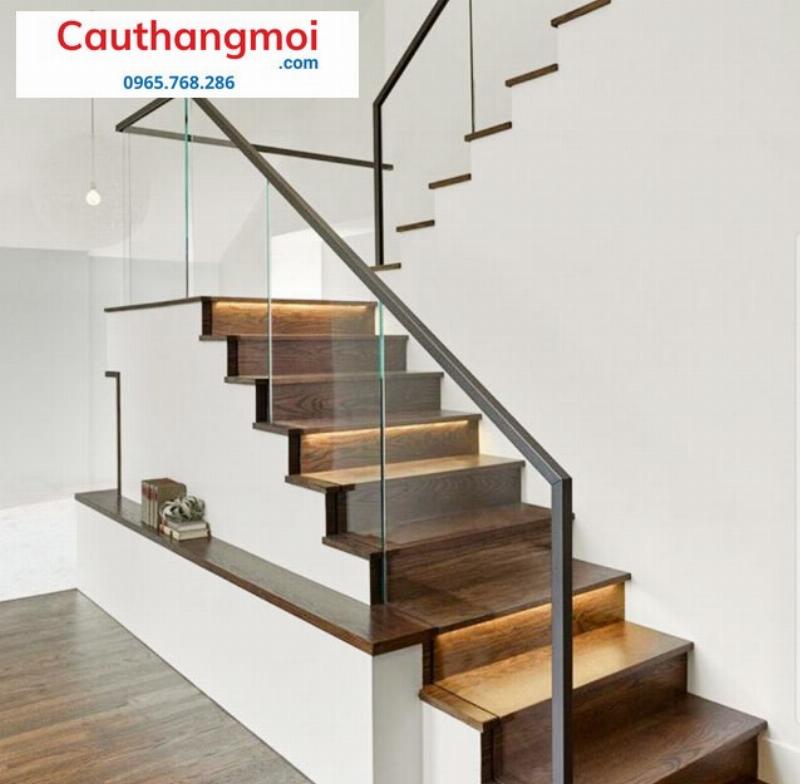 Mẫu cầu thang inox tay vịn gỗ, sự kết hợp hoàn hảo giữa hiện đại và ấm cúng