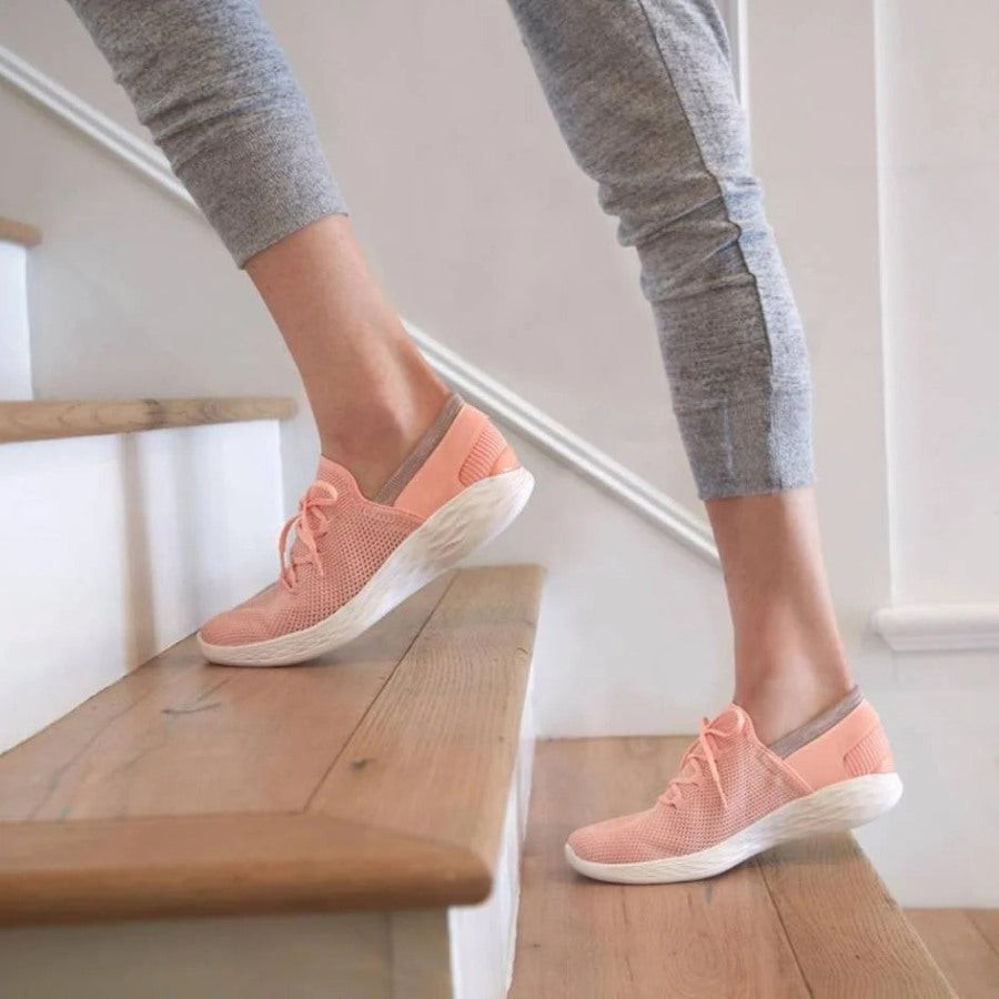 Chọn giày đúng size và vừa vặn giúp di chuyển thoải mái và tránh đau chân