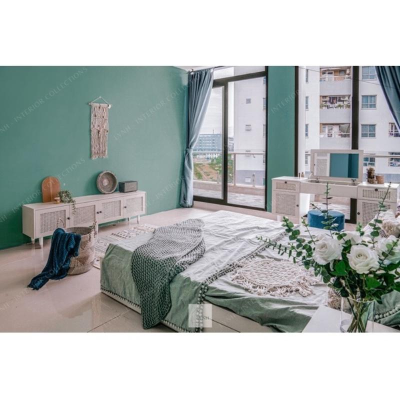 Một bộ sưu tập các mẫu vật liệu và chất liệu khác nhau cho kệ sách treo tường, bao gồm các loại gỗ tự nhiên, gỗ công nghiệp với nhiều vân và màu sắc khác nhau, và kim loại được sơn tĩnh điện