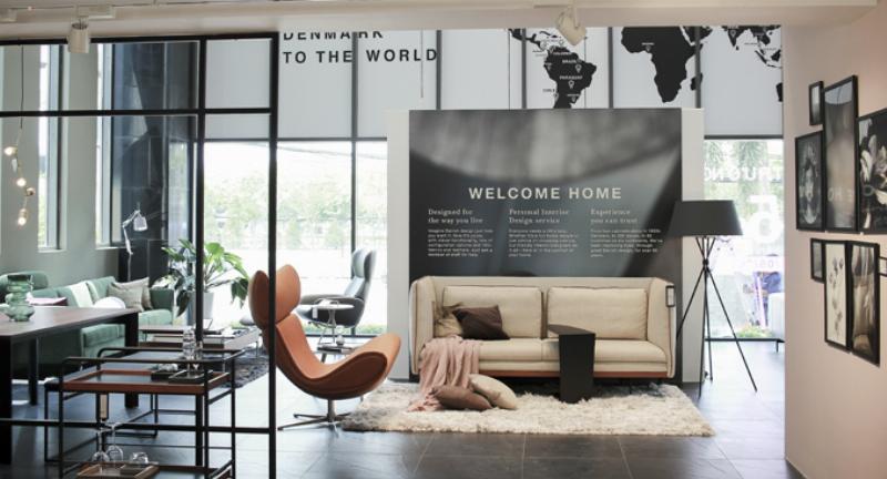 Showroom nội thất Hygge trưng bày gương toàn thân tại Bình Dương