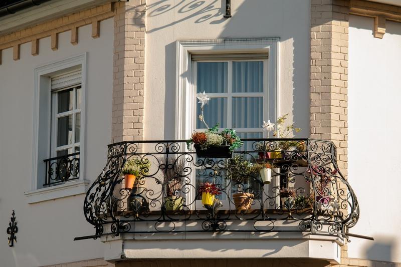 Ghế thư giãn bằng gỗ phong cách Scandinavian đơn giản, tiện nghi cho không gian hiện đại