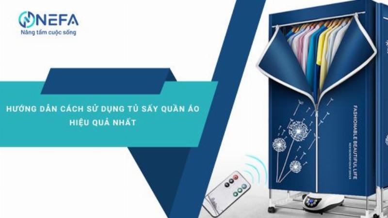 Một người đang lắp đặt tủ vải đựng quần áo theo hướng dẫn chi tiết.