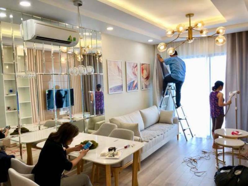 Gương LED tròn lớn trang trí phòng khách hiện đại