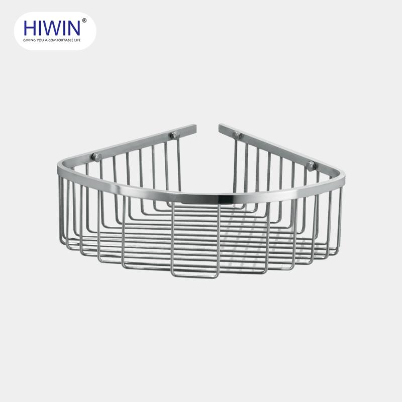 Người thợ đang lắp đặt kệ góc inox vững chắc vào tường nhà