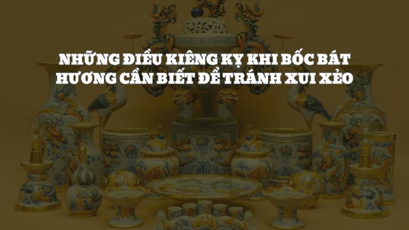 Người thân thực hiện nghi lễ bốc bát hương đúng quy trình truyền thống