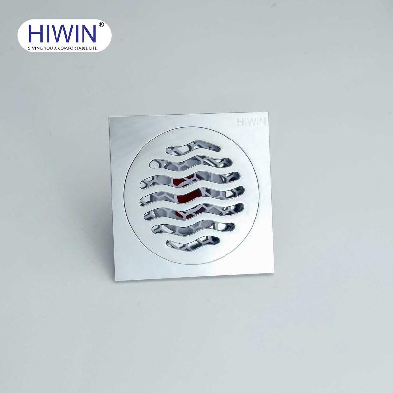 Không gian nhà tắm luôn thơm mát, sạch sẽ nhờ có phễu chống hôi hiệu quả.