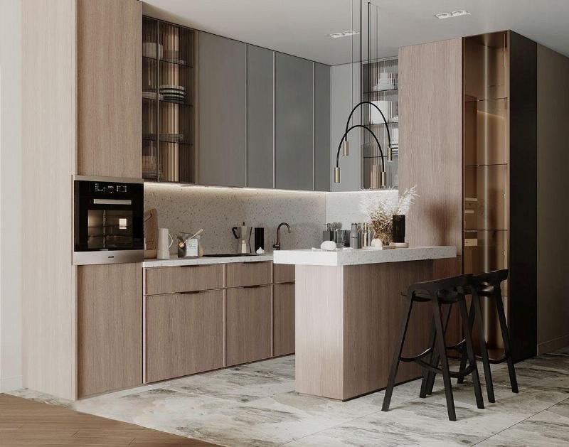 Mẫu quầy bar mini đẹp được trang trí tinh tế với đèn thả, giá treo ly và cây xanh, tạo không gian ấm cúng.