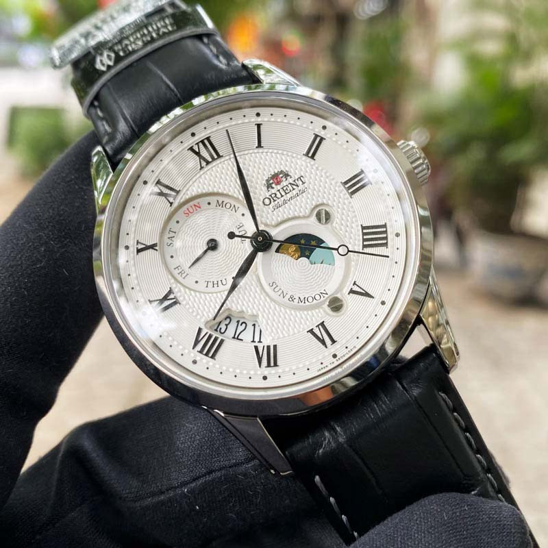 Orient là một thương hiệu đồng hồ Nhật Bản khác với phong cách cổ điển, được nhiều người yêu thích.