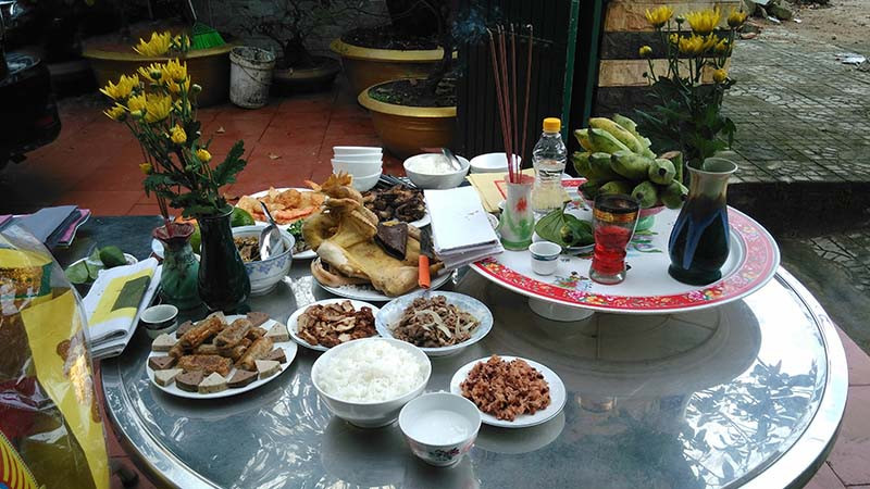 Nghi lễ cúng tất niên: Đặt bàn thờ trong nhà hay ngoài sân?