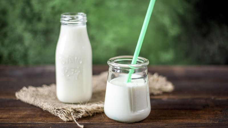 Khoai mỡ tươi và sữa, hai thực phẩm nên dùng cách nhau để tránh giảm hấp thu dinh dưỡng.
