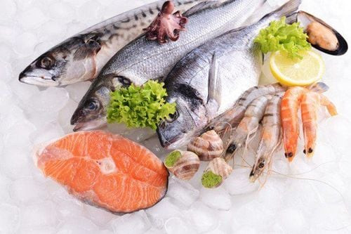 Cá hồi và cá ngừ - Nguồn protein và omega-3 dồi dào cho phát triển cơ bắp khỏe mạnh.