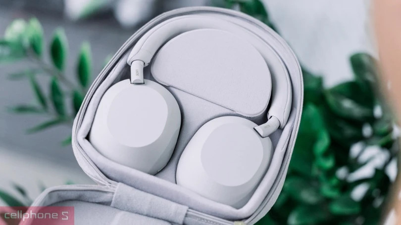 Tai nghe chụp tai Sony màu đen sang trọng, nổi bật với công nghệ chống ồn chủ động hàng đầu