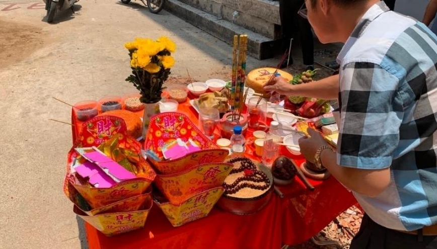 Trang phục, thái độ khi làm lễ động thổ