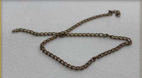 Chuẩn bị dây xích và nút áo