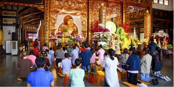 Bài cúng rằm tháng 4 khi đến đình chùa