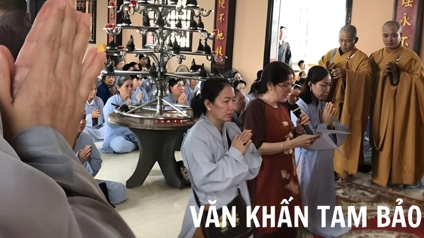 Bài văn khấn Tam Bảo chuẩn xác tại chùa