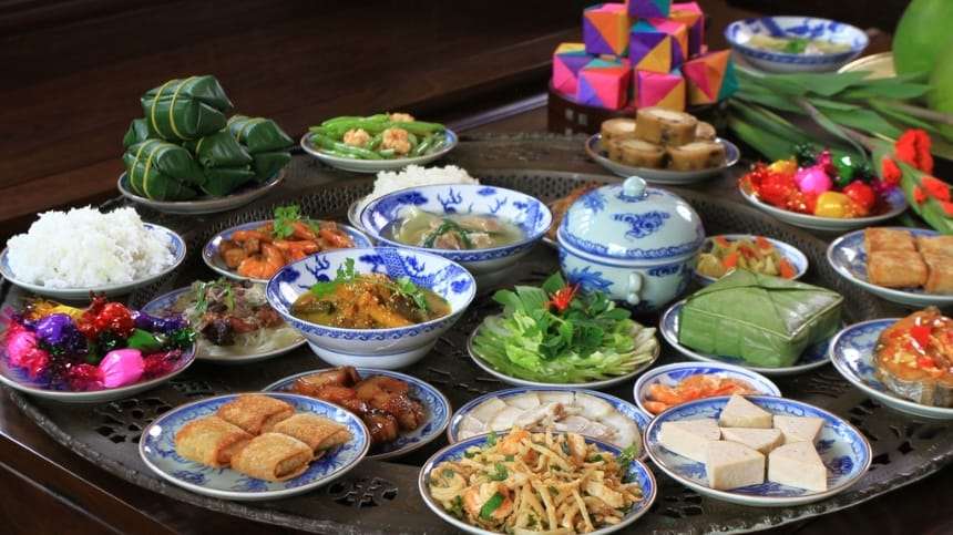 Bày biện mâm cúng tất niên ngoài trời đẹp mắt