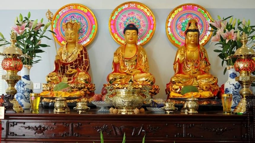 Cách thực hiện lễ cúng khi ở chùa và tại nhà