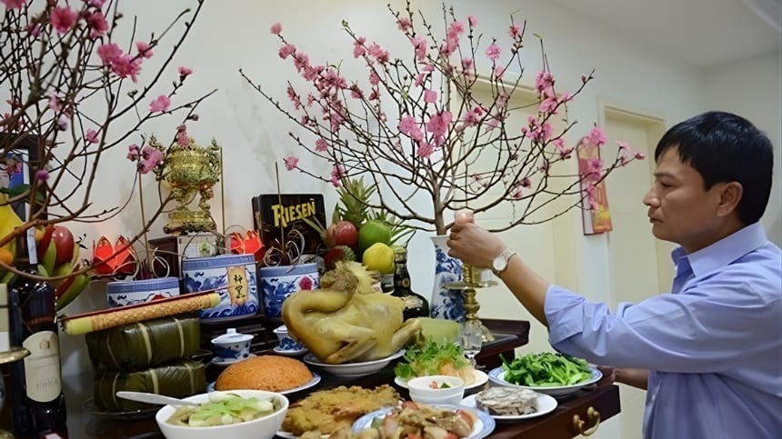 Đọc bài cúng mùng 2 Tết với thái độ nghiêm chỉnh