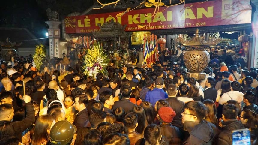 Tổng hợp các bài văn khấn đền Quán Thánh ngắn gọn, dễ nhớ