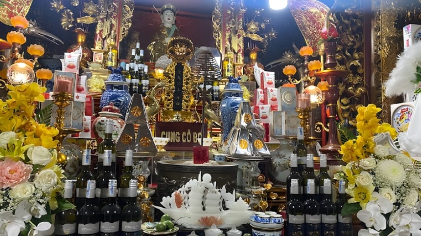 Khái quát về đền thờ cô Bơ và phong tục đặc trưng
