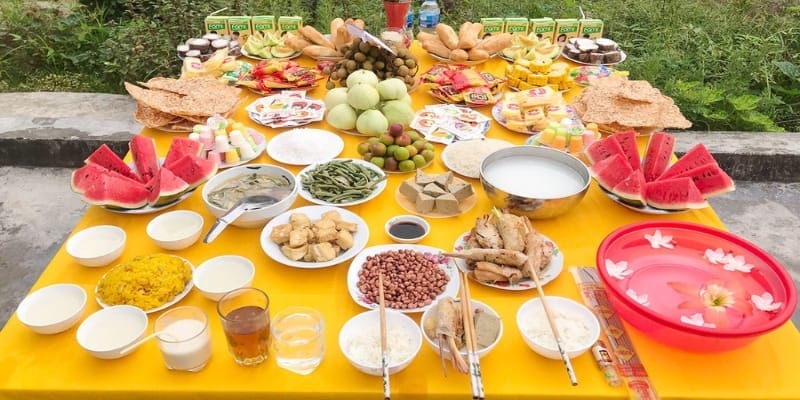 Mâm lễ bố thí cô hồn