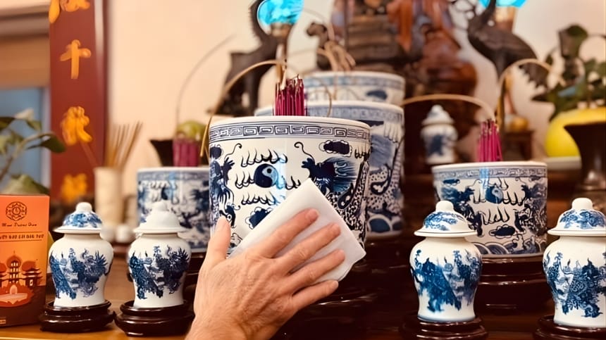 Nên vệ sinh ban thờ trước khi làm lễ cúng