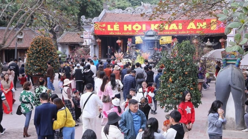 Đi lễ đền Quán Thánh cần chuẩn bị gì?