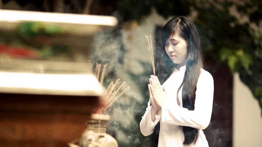 Văn khấn sám hối tại nhà giảm bớt nghiệp là gì?