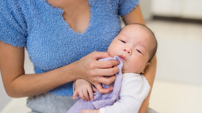 Điềm báo qua giấc mơ thấy bế bé trai