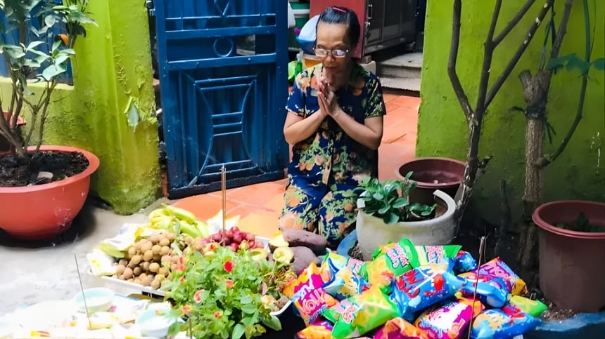 Đôi nét về lễ cúng cô hồn ngoài trời