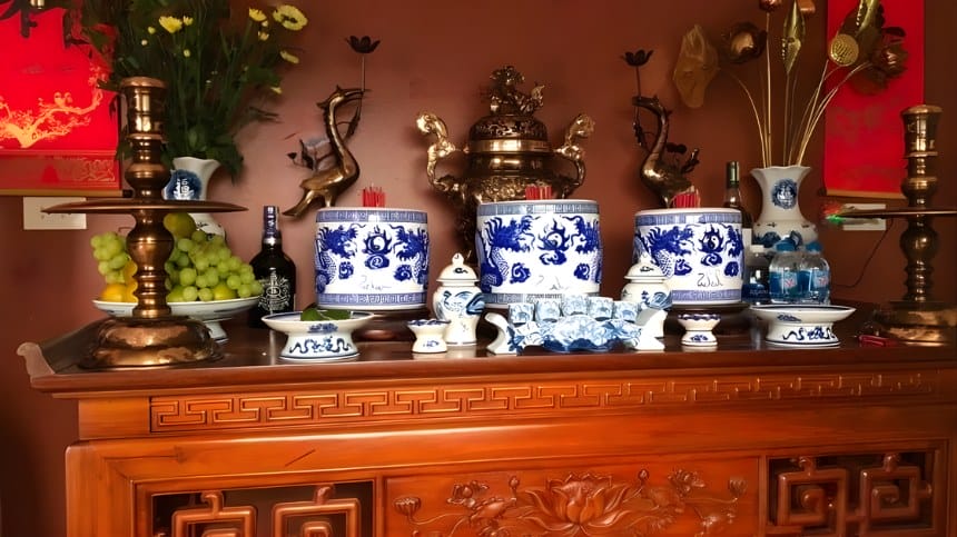 Hạn chế xê dịch bát hương và bài vị
