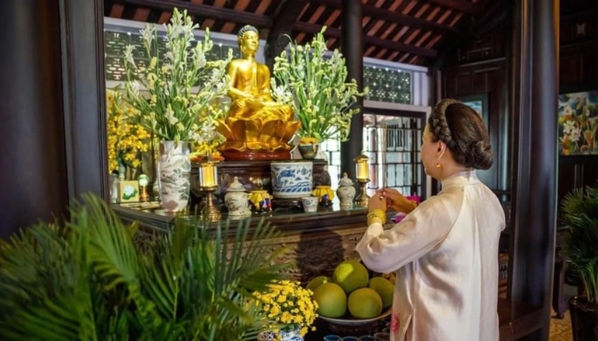 Khi hạ lễ cần cúi lạy và đọc lời khấn