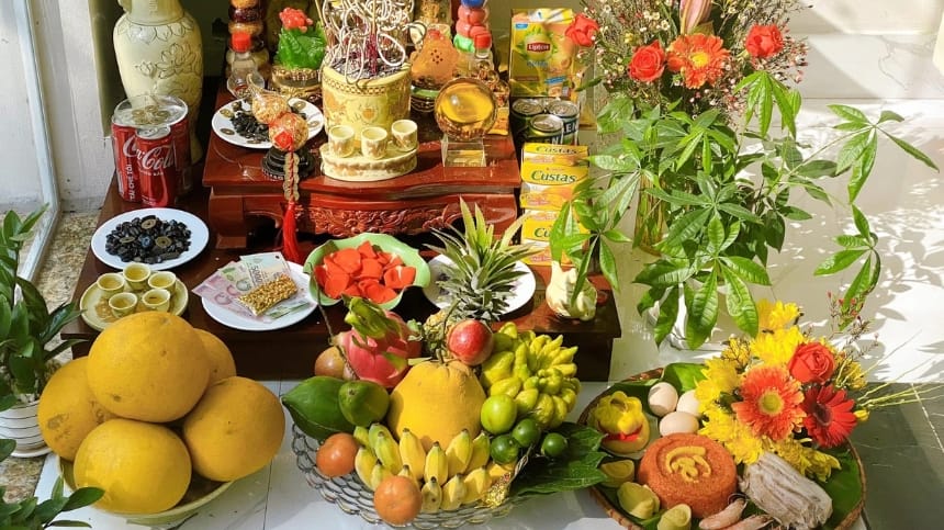 Mâm lễ hoa tươi và trái cây