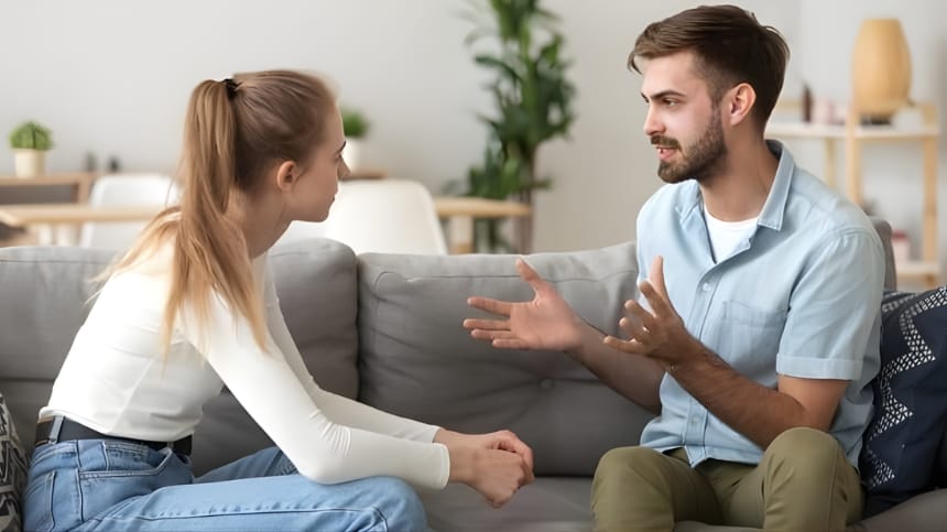 Mơ thấy chồng cũ về nhà bạn, ngồi nói chuyện