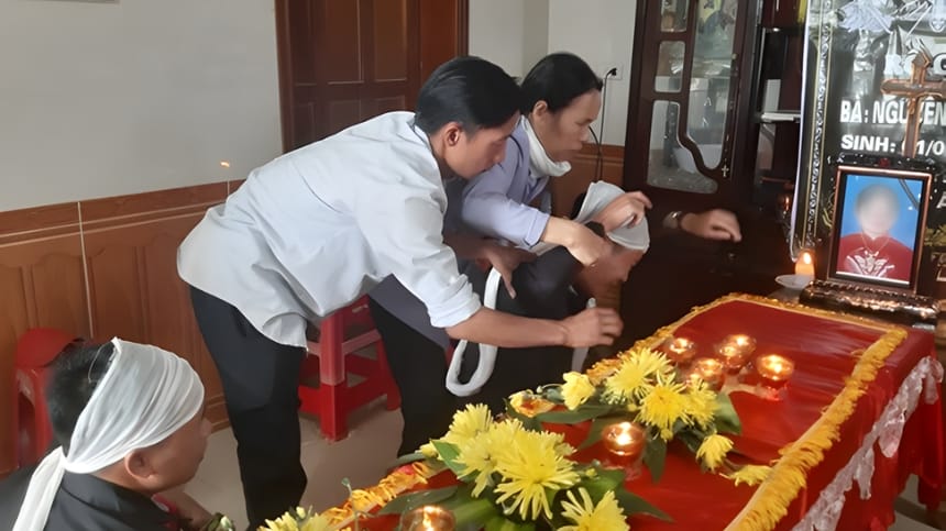 Mơ thấy mẹ mất nhưng đám tang vắng người