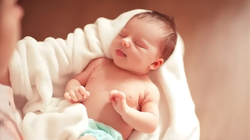 Nằm mơ sinh con trai tại nhà, bối cảnh gia đình ấm áp
