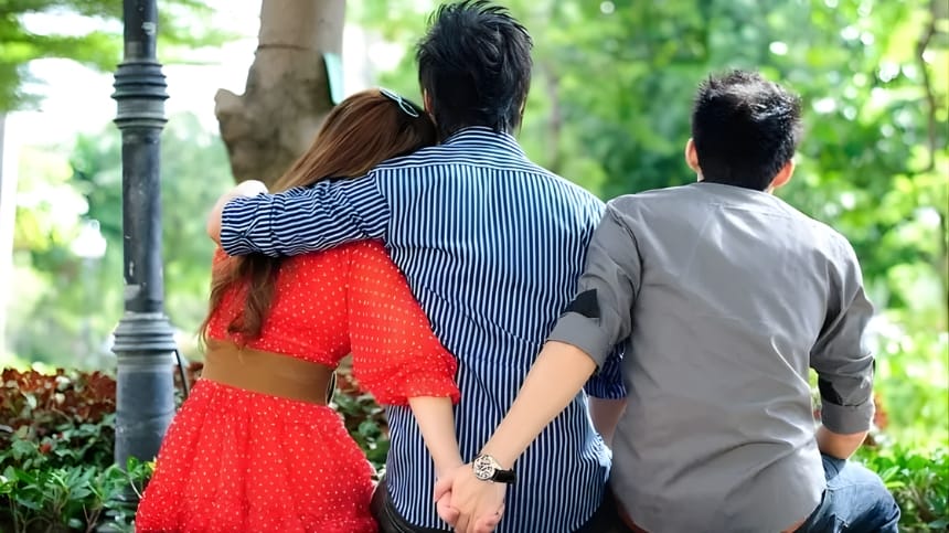 Người thứ ba là bạn thân của bạn