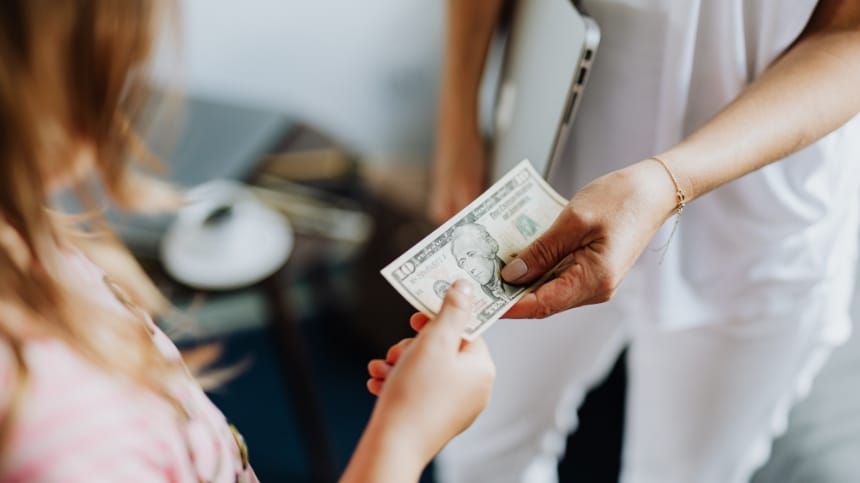 Những lưu ý khi chiêm bao được cho tiền