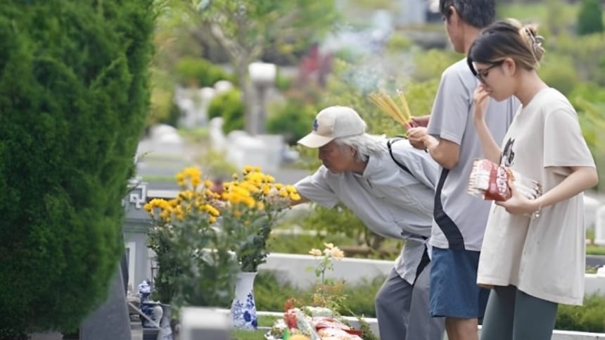Tại sao phải làm lễ khấn vong linh ngoài mộ trước ngày giỗ